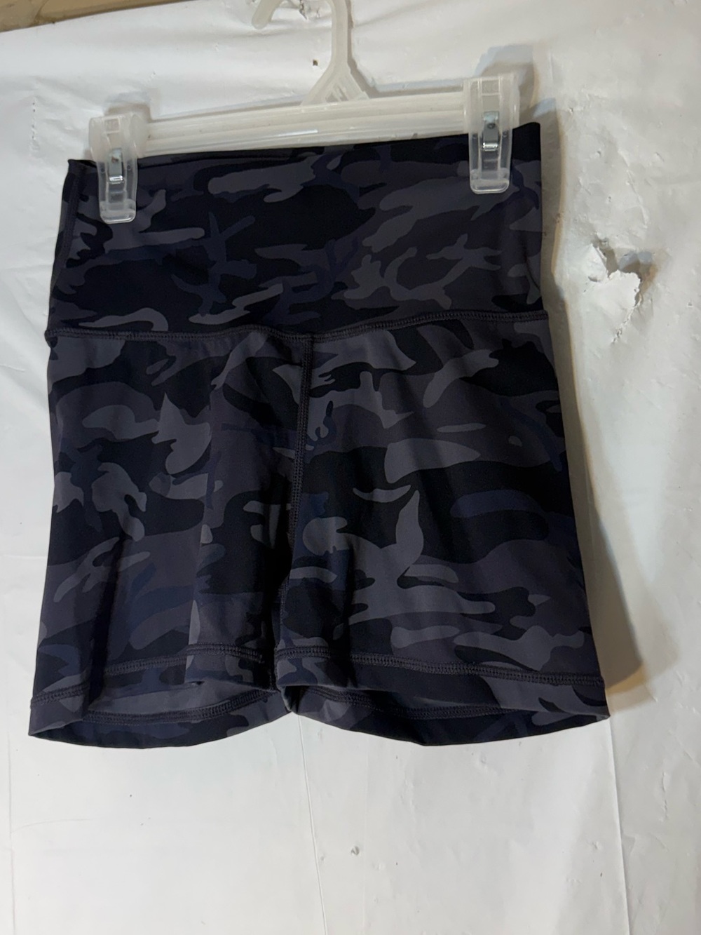 ECHT Hyper Camo scrunch shorts women’s size small